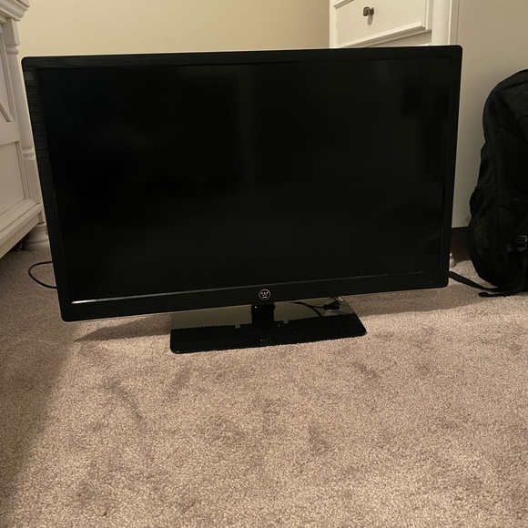 In great condition tv Works perfectly. - Picture 2 of 2